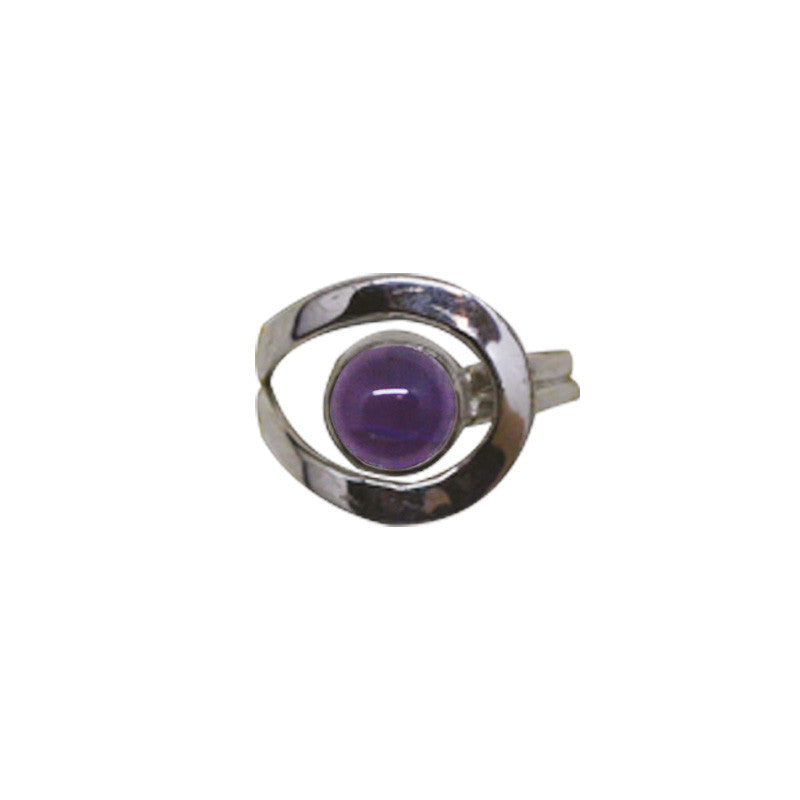 Bague en améthyste, faîte en Argent 0.925. Superbe pierre aux reflets violets incroyables ! Taille réglable d'environ 50 à 60 Fr. !