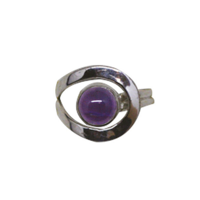 Bague en améthyste, faîte en Argent 0.925. Superbe pierre aux reflets violets incroyables ! Taille réglable d'environ 50 à 60 Fr. !