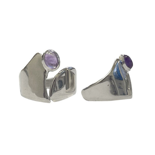 Bague en améthyste faîte en Argent 0.925. Superbe pierre aux reflets violets incroyables ! Taille réglable !