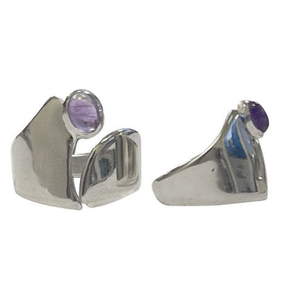 Bague en améthyste faîte en Argent 0.925. Superbe pierre aux reflets violets incroyables ! Taille réglable !