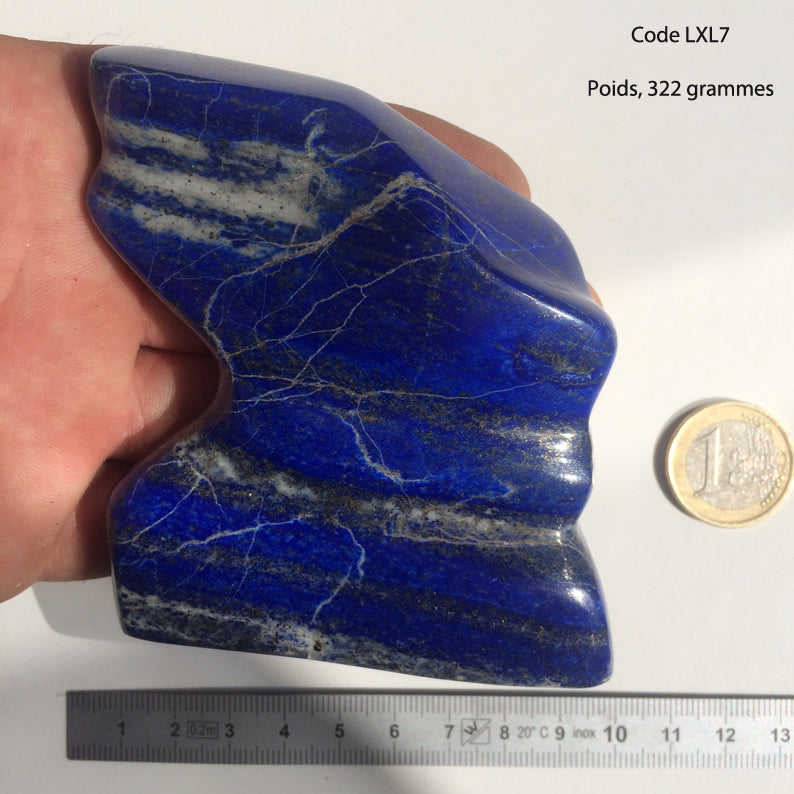 Lapis lazuli, forme libre polie de 91 x 81 x 28 mm - 322 grammes. Un bleu envoûtant et fascinant, pierre des pharaons !