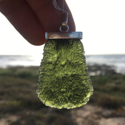 Moldavite - Pendentif de qualité supérieure en Argent, poids : 27 grammes. Ø 40x30x10 mm. Rare et magnifique !