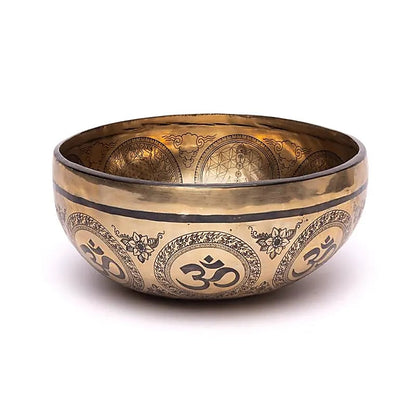 Bowl in 7 metals with engraving of the 'Flower of Life', size 22/24 centimeters - approximately +/- 1400/1600 grams. Sold with a suitable mallet! Magnificent piece 'handmade' in Nepal!