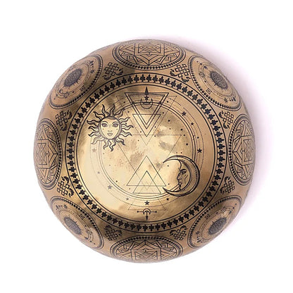Bowl in 7 metals with cosmic engraving of the sun and the moon, size 22/24 centimeters - +/- 1400/1600 grams approximately. Sold with a suitable mallet! Magnificent piece 'handmade' in Nepal!