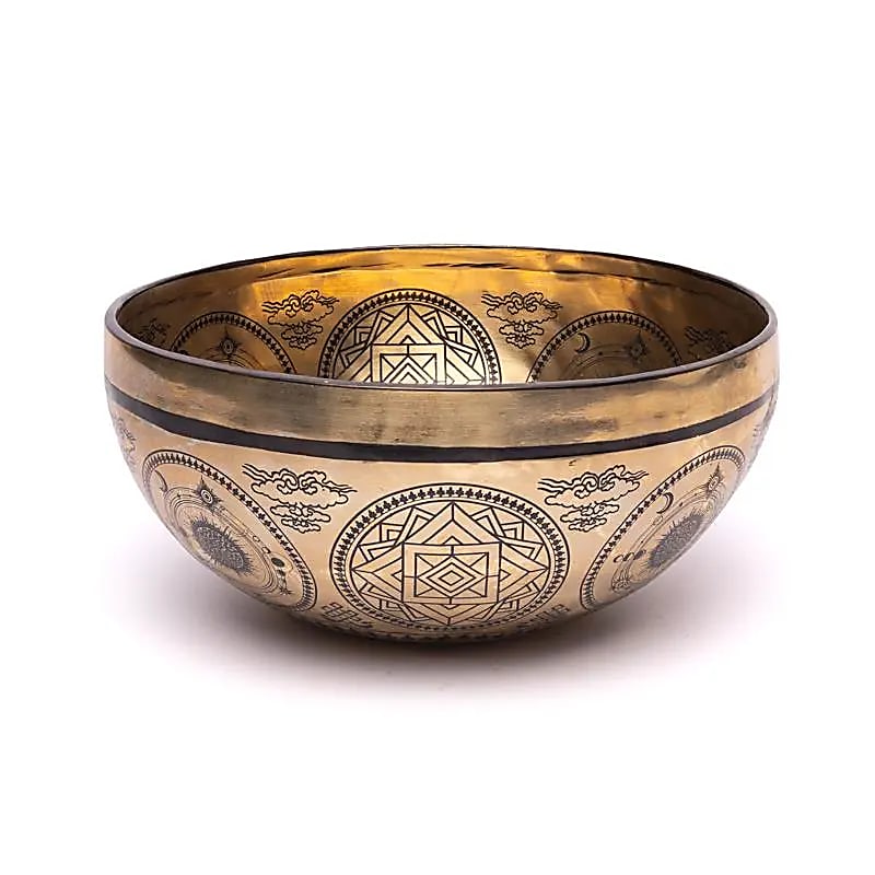 Bowl in 7 metals with cosmic engraving of the sun and the moon, size 22/24 centimeters - +/- 1400/1600 grams approximately. Sold with a suitable mallet! Magnificent piece 'handmade' in Nepal!