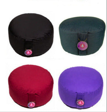 Coussins XL de Yoga ou Méditation, modèles au choix de : 33 cm de diamètre x 22 de hauteur. Housses extérieures en coton, aux couleurs variés, avec housses intérieures remplis de graines de Sarrasin !