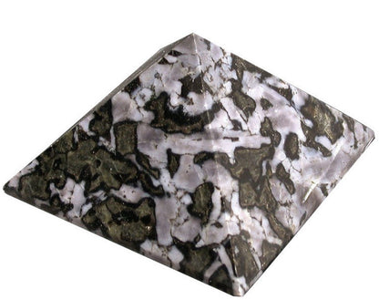 Sélection de pyramides en Gabbro/ Merlinite, de 6,5 à 9 centimètres, superbes couleurs, magnifiques effets, parfait pour la lithothérapie, collection, exposition...!