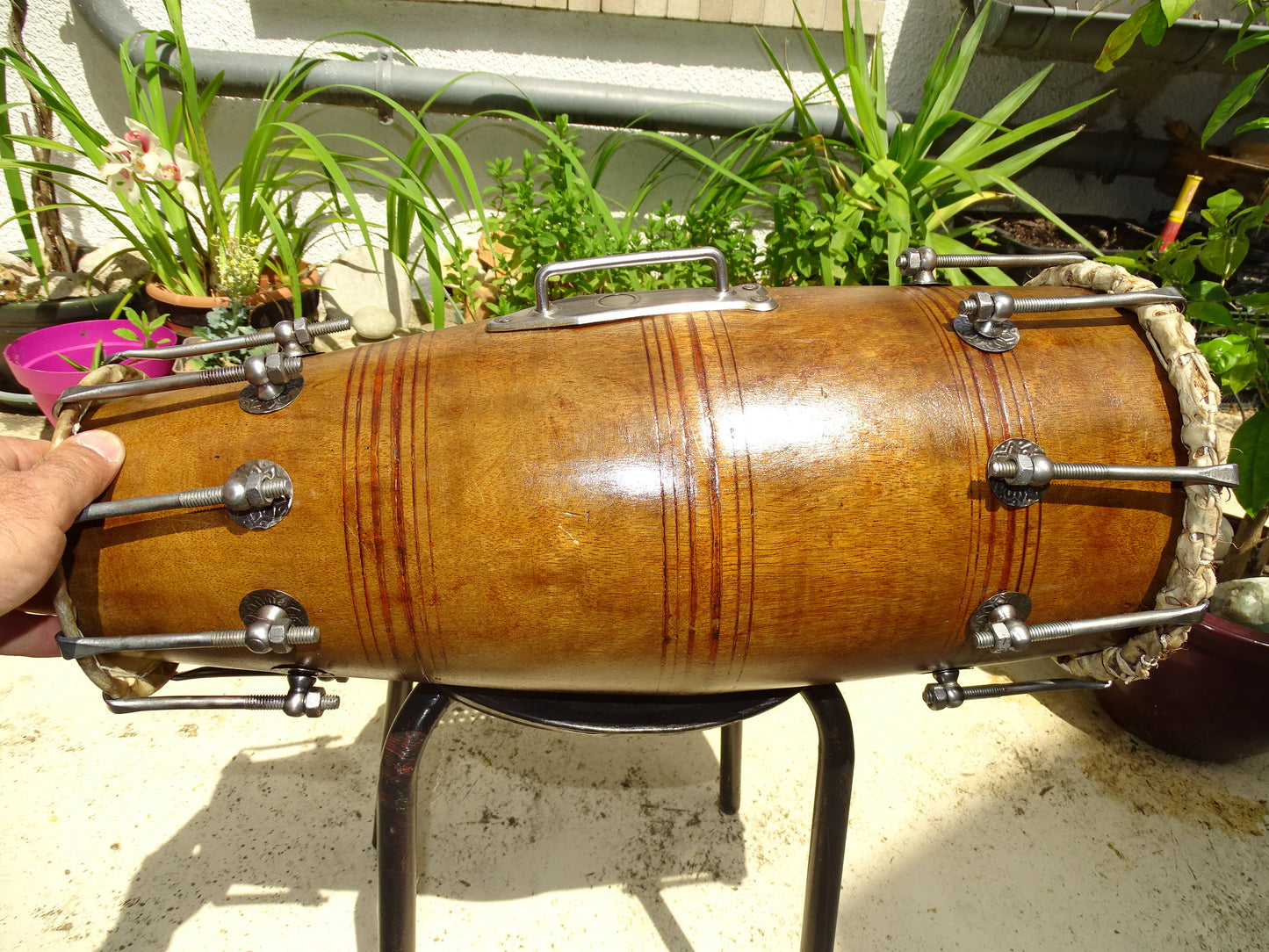 Percussion Indienne ancienne (Ancêtre du tabla), le Dholak, Mridangam, 53 centimètres de haut x 24 de diamètre. Superbe et admirable pièce, pour jouer, collection, exposition...