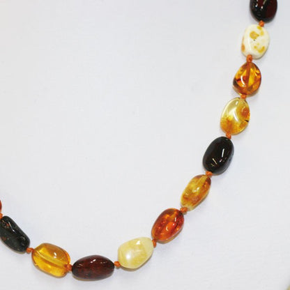 Amber, free-form and natural beads measuring 10 to 15 millimeters, sold in a 45-centimeter necklace. AA to AAA quality, superb beads, lightweight and incredibly soft!