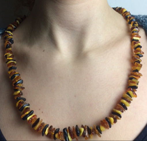 Amber, free-form beads measuring 10 to 20 millimeters, sold as a bracelet or necklace of approximately 70 centimeters. Amber screw clasp system. AA to AAA quality, superb beads, lightweight and incredibly soft!