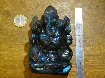 Ganesh en pierre de 'labradorite', fait main, taille de 115 millimètres de hauteur x 85 x 48 - 510 grammes. Superbe pièce aux reflets bleutés incroyable pour  1 divinité Hindouiste éternelle !