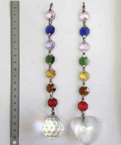 A selection of four Feng Shui crystal garlands in the colors of the 7 chakras! 20 centimeters long - 79 grams. Simple, elegant, and effective!