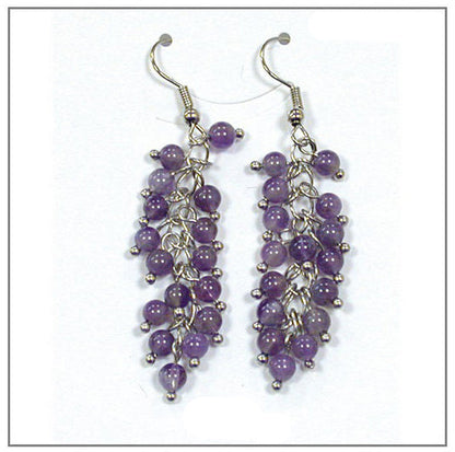 Boucles d'oreilles en Améthyste, plusieurs perles de 4mm en forme de grappe, qualité AA à AAA. Vendu en finition Argent ou laiton argenté, parfait !