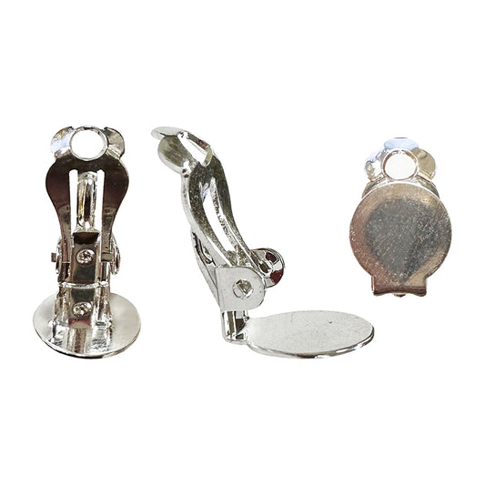Apprêts, 'clips' d'oreilles, finition laiton argenté ou doré avec plateau à coller pour oreilles non percées. Très bonne qualité, parfait pour vos créations ou pour réparation ! Vendu par paire ou par 10 ou 100 !