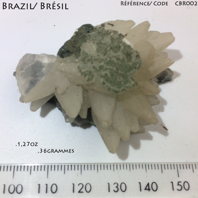 Calcite blanche, spécimen brut et naturel de 50 x 50 x 30mm - 36 gr.. Belle pièce de minéralogie !