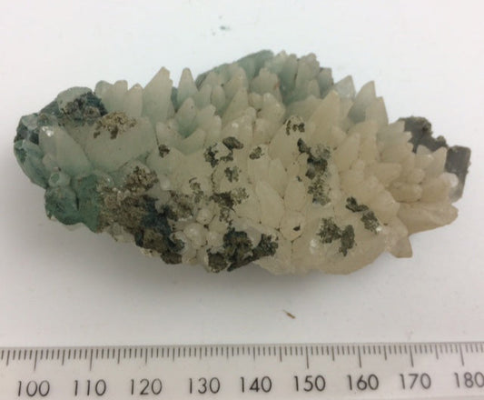 Calcite blanche, spécimen brut et naturel de 90 x 40 x 30mm - 99 gr.. Belle pièce de minéralogie !