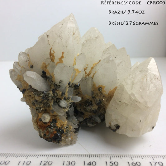 Calcite blanche avec inclusions métalliques (probablement pyrite / sphalérite / chalcopyrite), spécimen brut et naturel de 70 x 60 x 70mm - 276 gr.. Belle pièce de minéralogie !