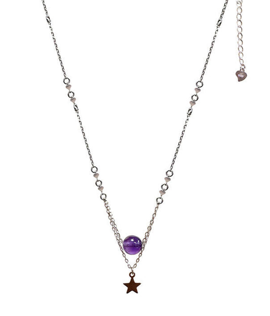 0.925 silver necklace, 40 cm long, accompanied by a delicate 5 cm chain. This jewel is adorned with an elegant 8 mm amethyst pearl as well as a star. Length: 40 cm Pearl diameter: 8 mm Packaging: The piece
