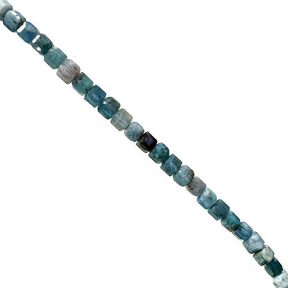 Apatite ! Perles carrées de 2 millimètres. Vendu en fil de perles de 40 cm, en bracelet de 17 à 21 cm, ou en collier de 45. Qualité AA à AAA !