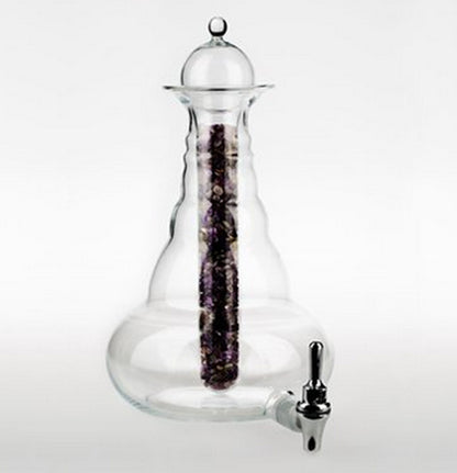 Carafe de taille XL, modèle 'Universe' de chez Nature's design, avec gravure de la fleur de vie en Platine. Contenance de 5 litres. Verre sans plomb, conçu suivant le nombre d'or ! Vendu avec ou sans support en bois !
