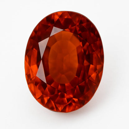 Grenat hessonite, pierre fine taillée de 5,66 carats. Parfait en bijouterie, collection ,exposition...