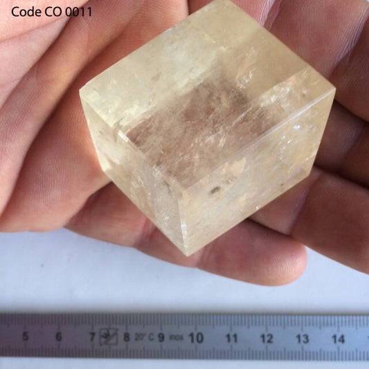 Calcite optique, spécimen d'un cristal poli de 50 x 40 x 30mm - 36 gr.. Belle pièce de minéralogie !