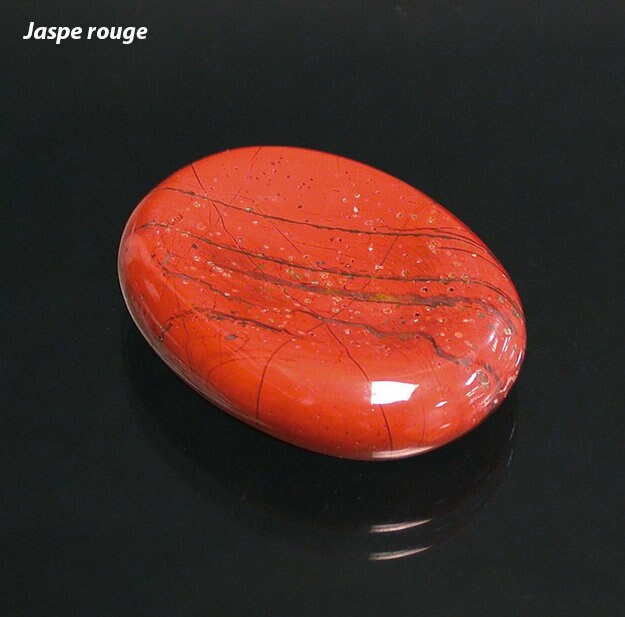 Sélection de galets/ pierres plates au choix ou en lot de 12, avec 1 face incurvée pour le pouce, parfait pour les massages, de 4x3x1 cm environ. Très belle qualité !