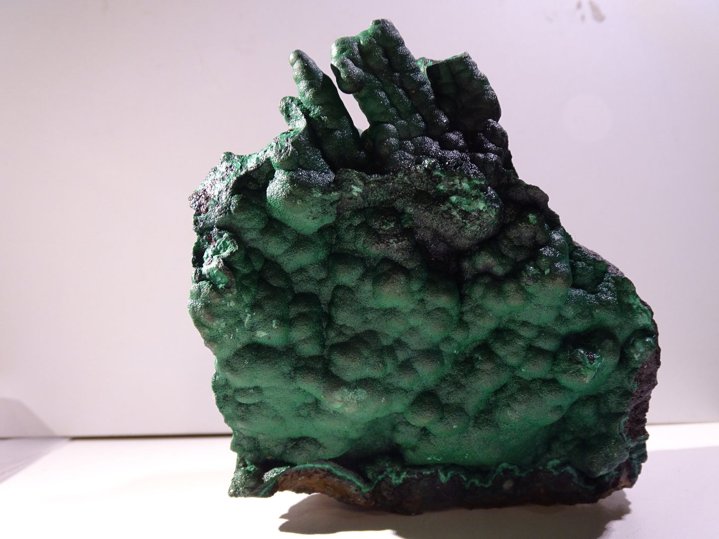 Malachite, superbe spécimen de taille XL de 723 grammes - 105mm x 100 x 75. Parfait pour une collection, exposition ou la bijouterie !