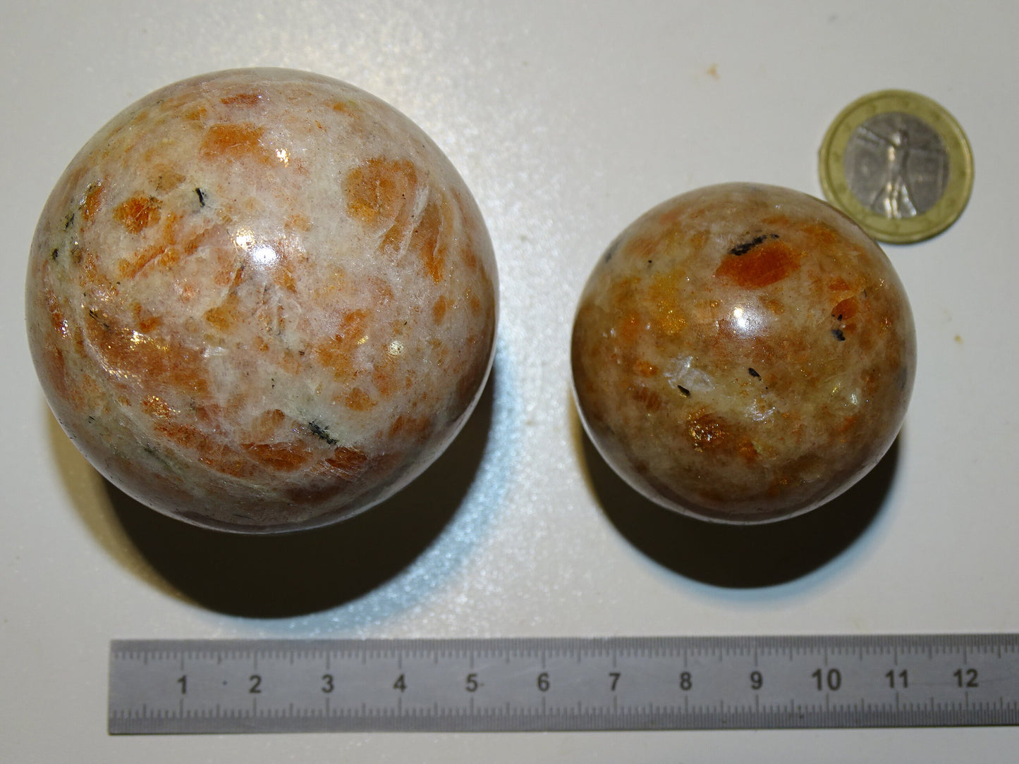 Sphère en Pierre du soleil, 2 pièces unique au choix de 43 et 56 millimètres - 113 et 240 grammes. une pierre naturellement belle ! Parfait pour la lithothérapie, collection, exposition...!