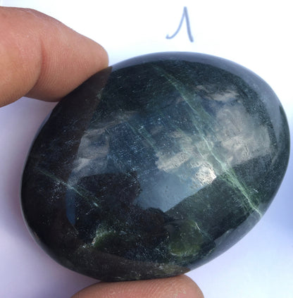 Jade néphrite - Spécimens divers au choix de 10 à 60 grammes, superbe qualité !
