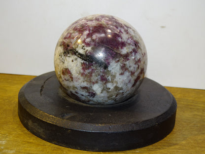 Sphère en Tourmaline Rubellite, pièce unique de 70 millimètres - 470 grammes. Pierre d'ancrage puissante, parfait ...!