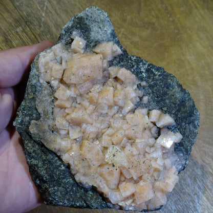 Chabazite, famille des Zéolite – Spécimen brut et naturel de 140 x 140 x 80 mm - 235 grammes !