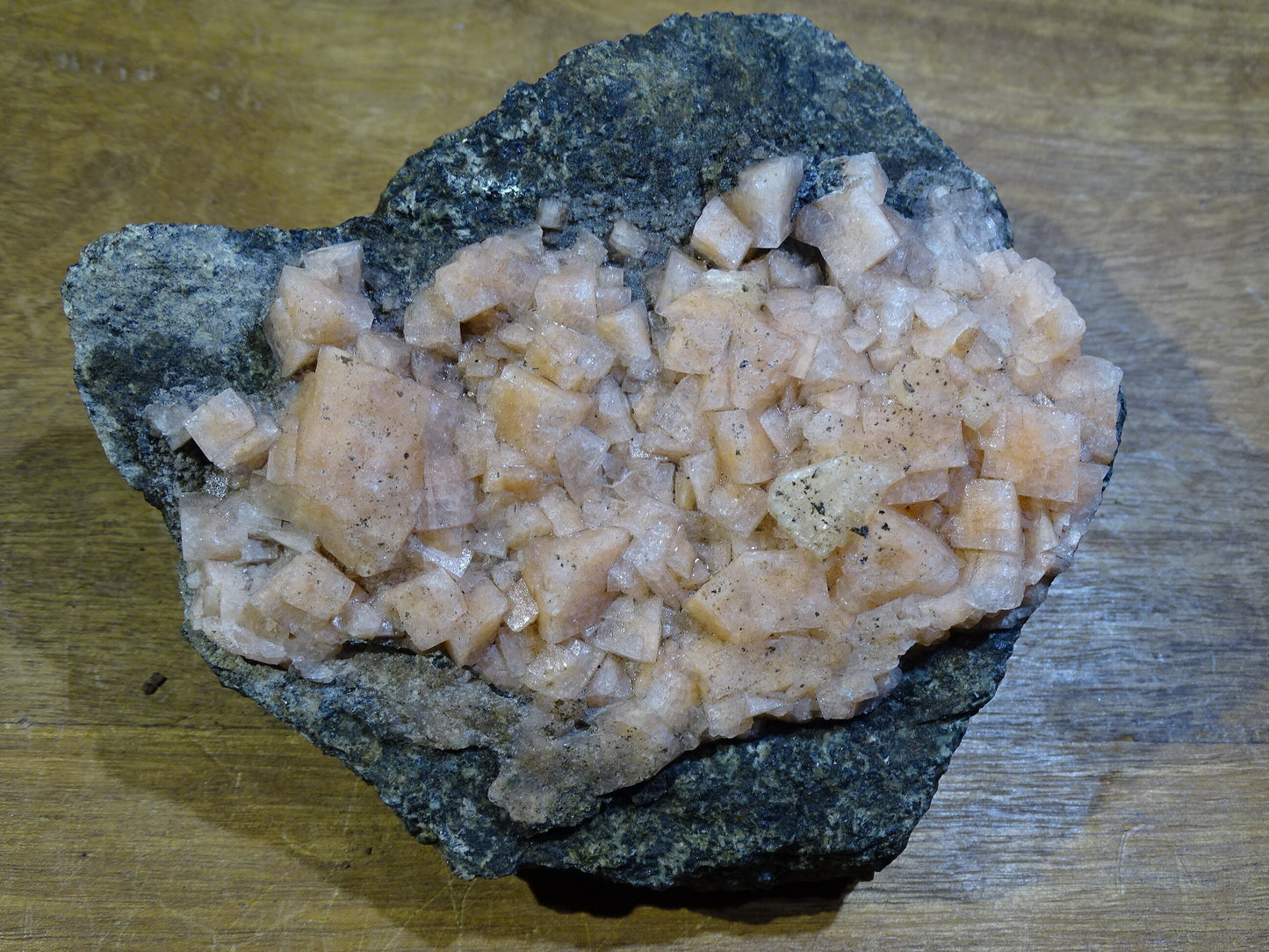 Chabazite, famille des Zéolite – Spécimen brut et naturel de 140 x 140 x 80 mm - 235 grammes !