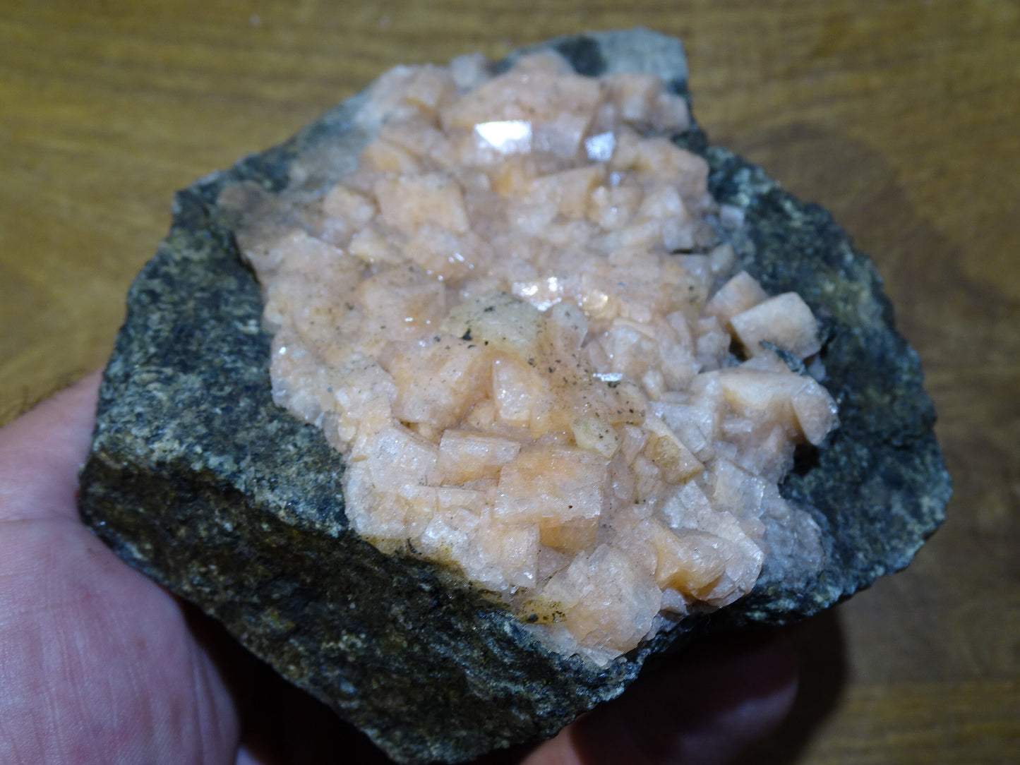 Chabazite, famille des Zéolite – Spécimen brut et naturel de 140 x 140 x 80 mm - 235 grammes !