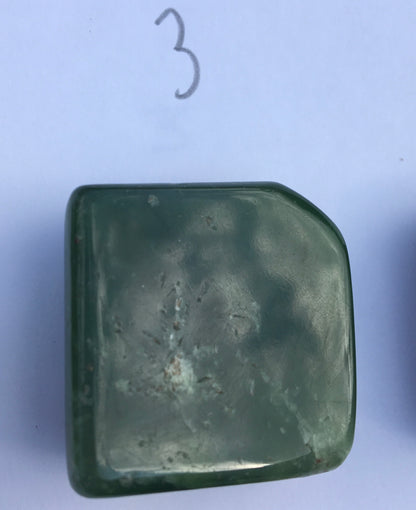 Jade néphrite - Spécimens divers au choix de 10 à 60 grammes, superbe qualité !