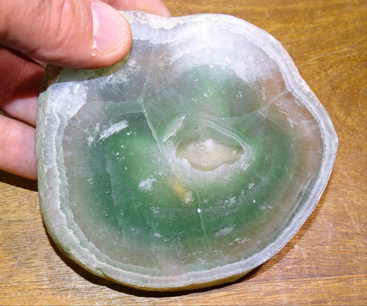 Fluorite verte - Tranche brute de 110mm x 90 x 20 - 110 grammes. Belle qualité, magnifique pièce !