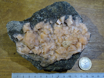 Chabazite, famille des Zéolite – Spécimen brut et naturel de 140 x 140 x 80 mm - 235 grammes !