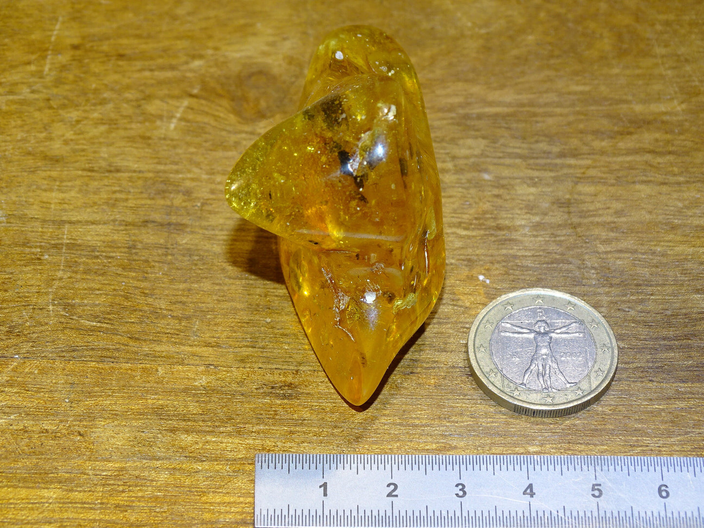 Baltic Sea Amber, 65mm x 48x 27mm - 31.2 grams. Very good quality, superb piece of good size with inclusions!
