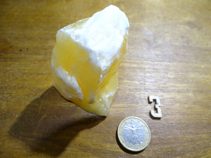 Calcite Orange, pièces naturelles brutes au choix de 50 x 40 x 40mm - 35/40 gr. environ !
