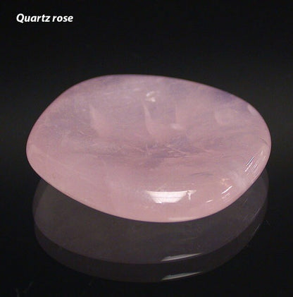 Sélection de galets/ pierres plates au choix ou en lot de 12, avec 1 face incurvée pour le pouce, parfait pour les massages, de 4x3x1 cm environ. Très belle qualité !