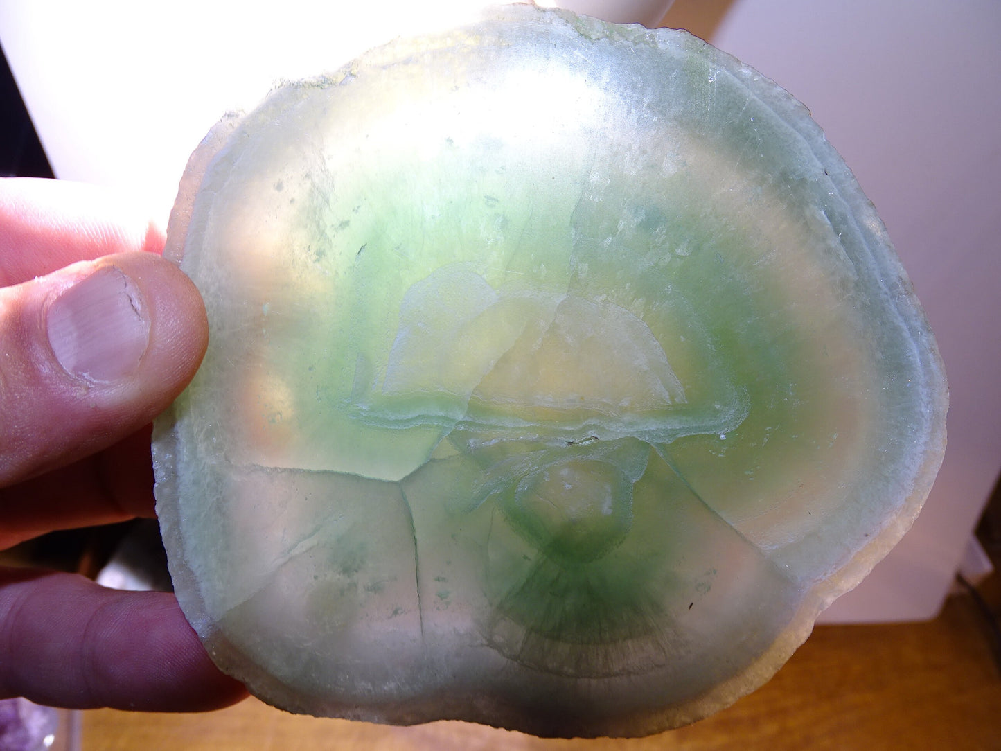 Fluorite verte - Tranche brute de 110mm x 90 x 20 - 110 grammes. Belle qualité, magnifique pièce !