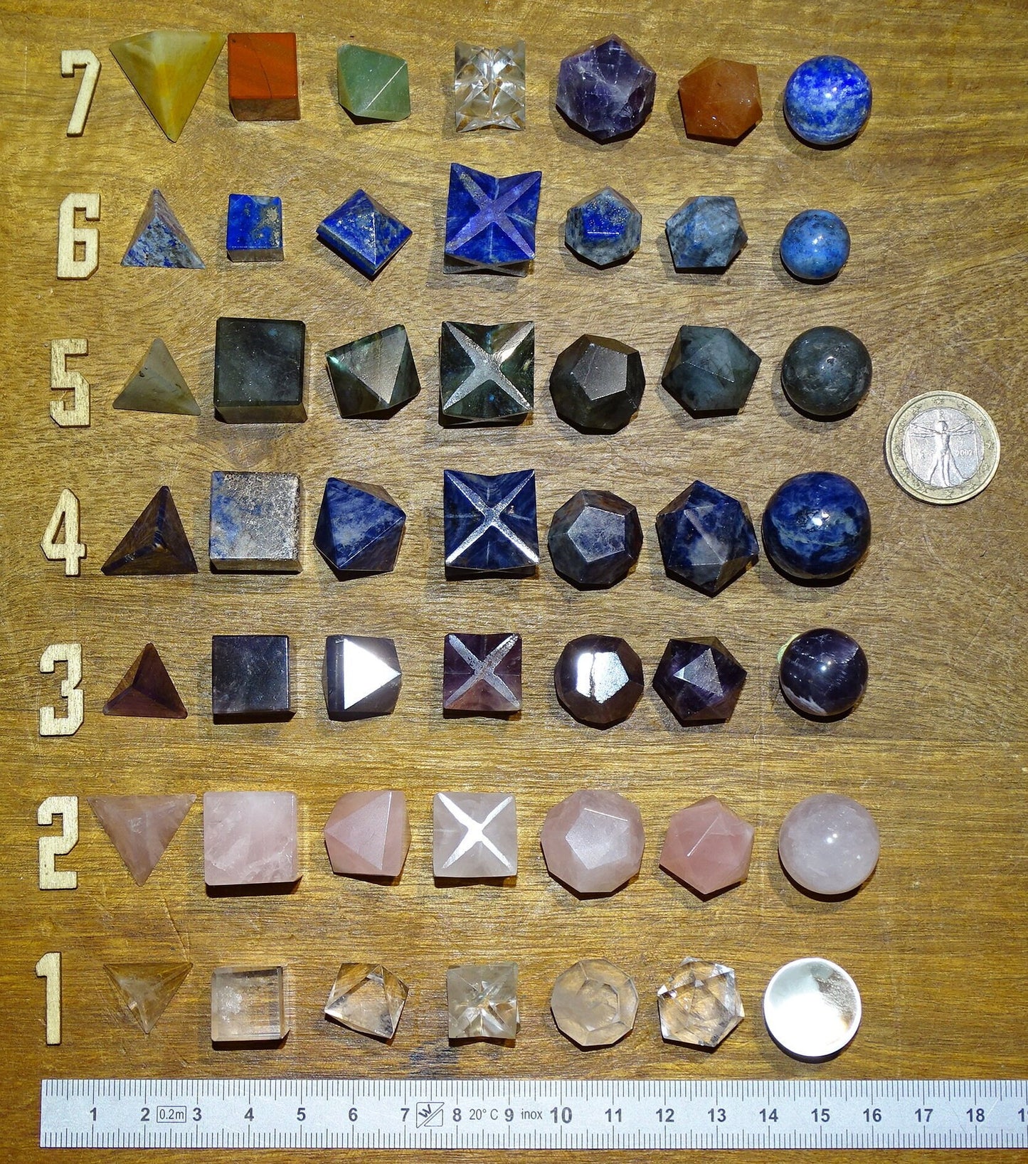 Solides de Platon en lot de 7, type de pierres au choix. Dimensions des pièces : env. 1.3 à 1.7 cm (5 à 7 gr.). Parfait pour l'étude de la géométrie sacré et ses applications !