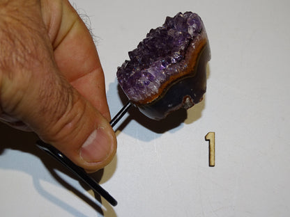 Améthyste, petite druse avec socle en métal sur mesure. 10,5 cm de haut x4 x4 - 150 gr. Superbe qualité AA, en provenance du Brésil !
