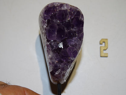 Améthyste, petite druse avec socle en métal sur mesure. 10,5 cm de haut x4 x4 - 150 gr. Superbe qualité AA, en provenance du Brésil !