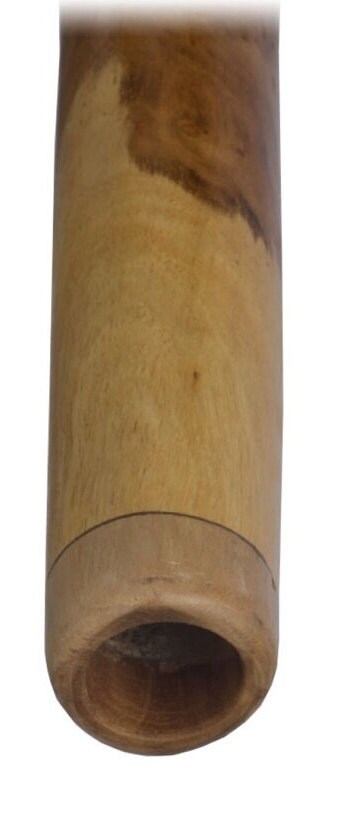 Eucalyptus wood didgeridoo, available in two sizes: 1.50 m or 1.73 m - 2.50 and 3.10 kg. Tuning options, incredible mid-bass sounds, and a gig bag included!