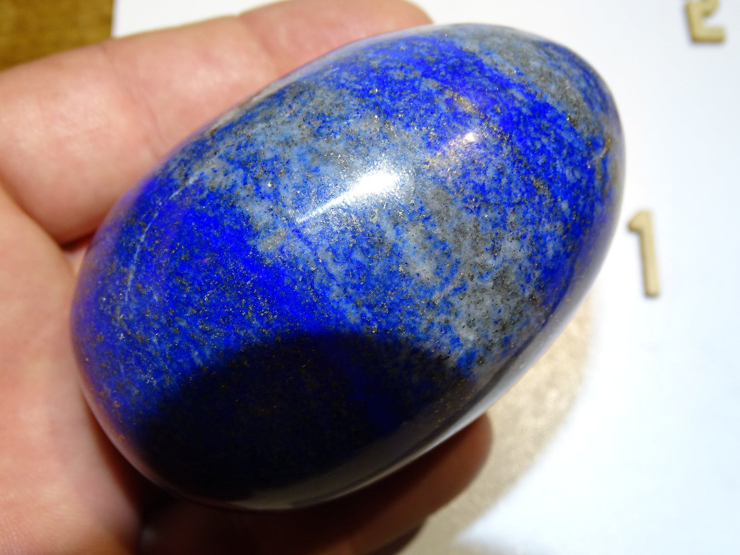 Sélection d'oeufs en Lapis lazuli de 4,3 à 7,5 centimètres de diamètre. Très belle qualité, parfait pour la lithothérapie, collection, exposition... !