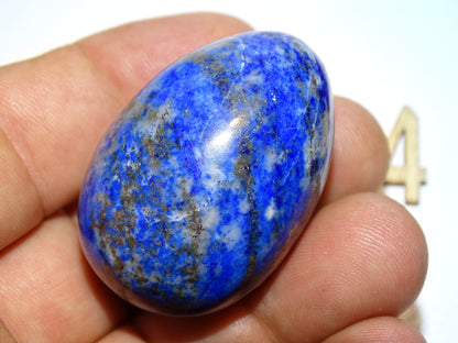 Sélection d'oeufs en Lapis lazuli de 4,3 à 7,5 centimètres de diamètre. Très belle qualité, parfait pour la lithothérapie, collection, exposition... !