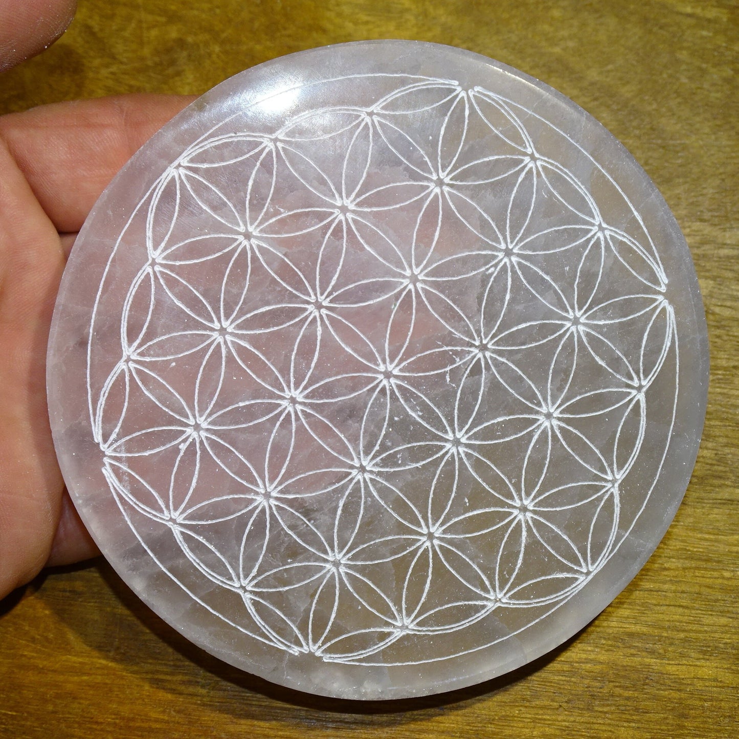 Disques/ Plateaux en Sélénite avec Arbre ou fleur de Vie / Yin Yang / Horoscope/ Métatron. 2 tailles au choix : 10 ou 15 cm. Parfait pour recharger les minéraux, en décoration...