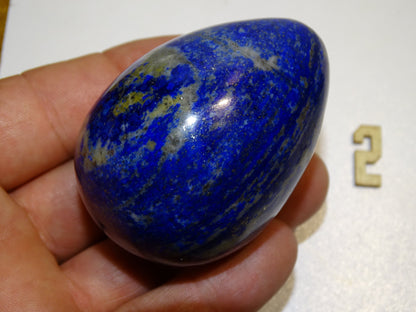 Sélection d'oeufs en Lapis lazuli de 4,3 à 7,5 centimètres de diamètre. Très belle qualité, parfait pour la lithothérapie, collection, exposition... !