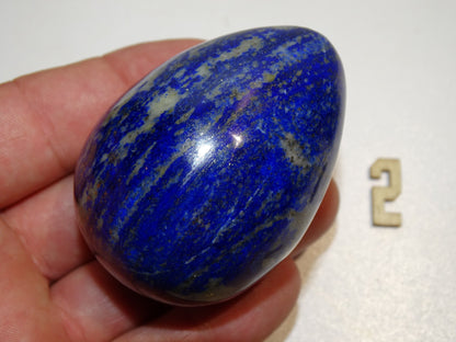 Sélection d'oeufs en Lapis lazuli de 4,3 à 7,5 centimètres de diamètre. Très belle qualité, parfait pour la lithothérapie, collection, exposition... !